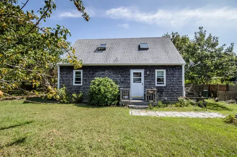 6 Hitchings Circle Oak Bluffs MA 02557