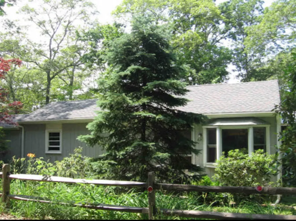65 Foster Avenue Vineyard Haven MA 02568