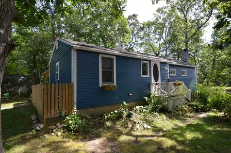 11 Myrtle Avenue Oak Bluffs MA 02557