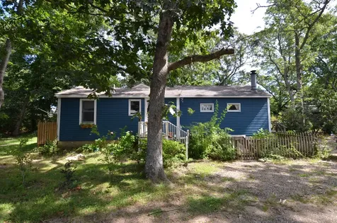 11 Myrtle Avenue Oak Bluffs MA 02557