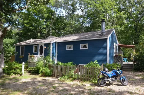 11 Myrtle Avenue Oak Bluffs MA 02557