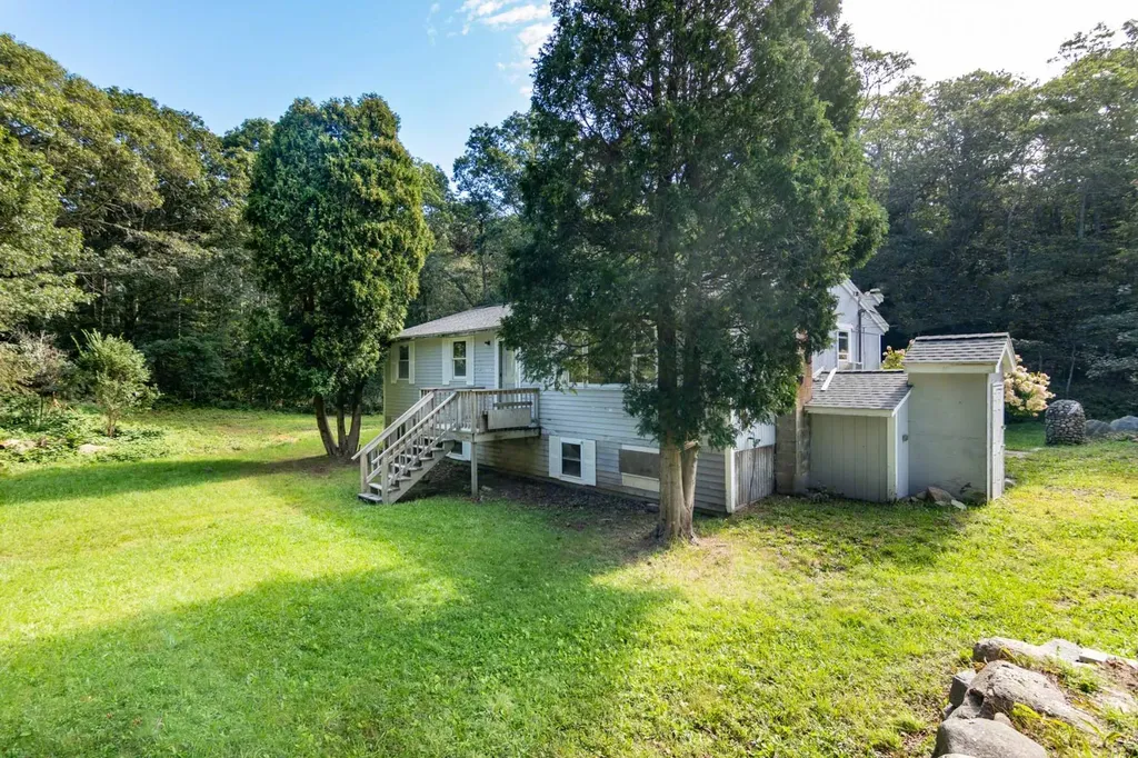 54 Snake Hollow Vineyard Haven MA 02568