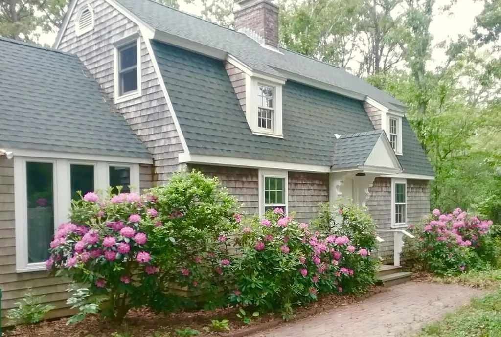 40 Eastville Avenue Oak Bluffs MA 02557