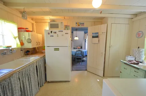 7 West Clinton Avenue Oak Bluffs MA 02557