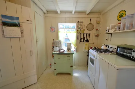 7 West Clinton Avenue Oak Bluffs MA 02557