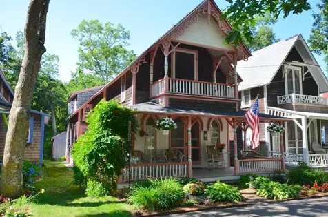 7 West Clinton Avenue Oak Bluffs MA 02557