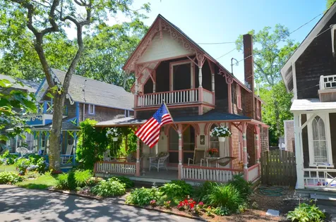 7 West Clinton Avenue Oak Bluffs MA 02557