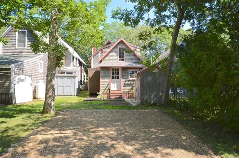 7 West Clinton Avenue Oak Bluffs MA 02557