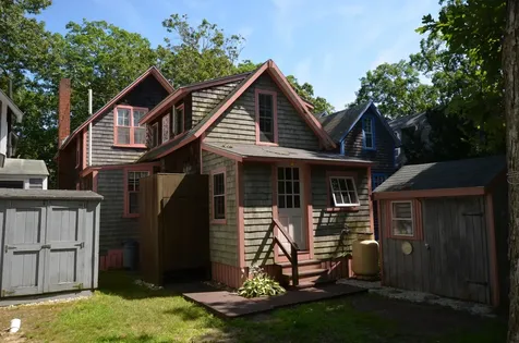 7 West Clinton Avenue Oak Bluffs MA 02557