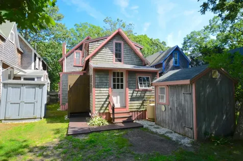 7 West Clinton Avenue Oak Bluffs MA 02557
