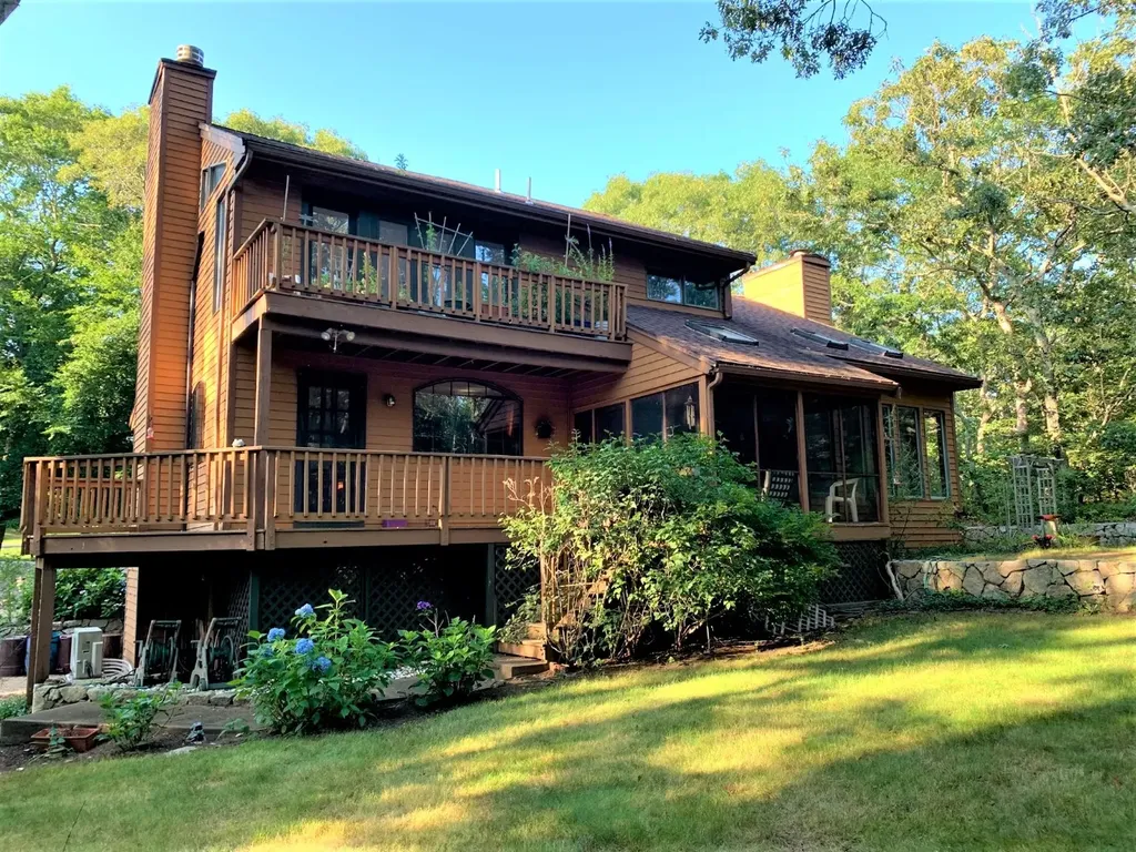 19 Bayes Hill Road Oak Bluffs MA 02557