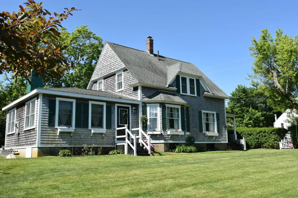 44 Edgartown Road Vineyard Haven MA 02568