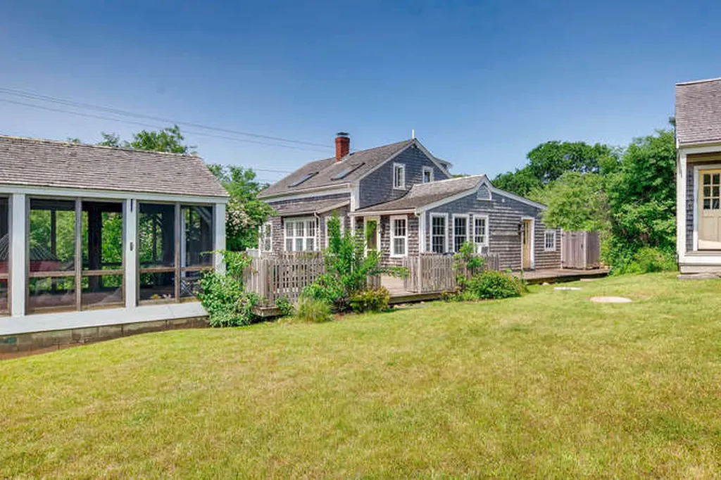 1 Rose Meadow Way Aquinnah MA 02535