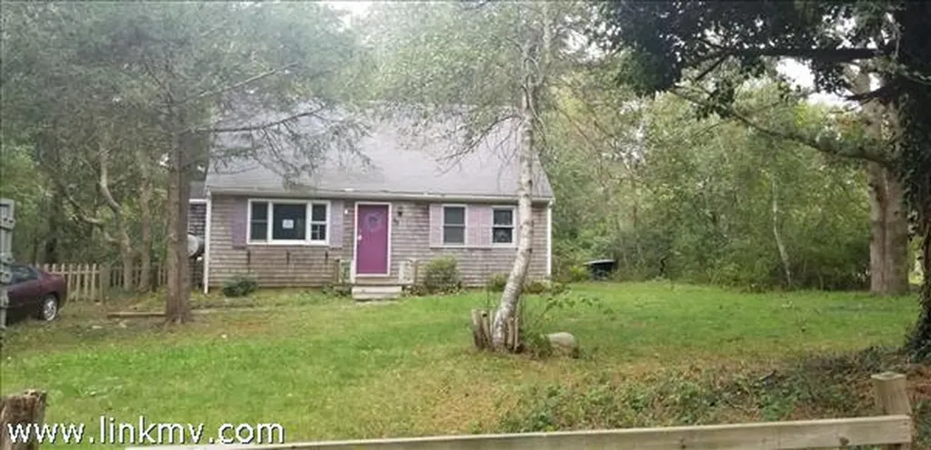 49 Pin Oak Circle West Tisbury MA 02575