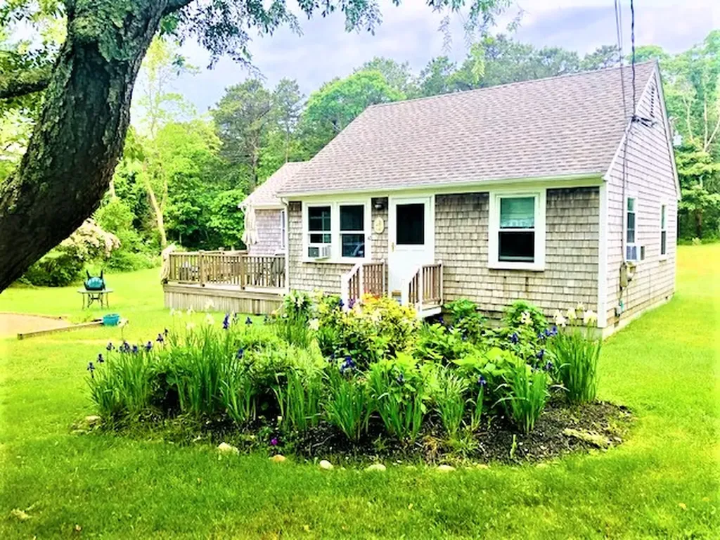 40 Pinewood Lane Oak Bluffs MA 02557