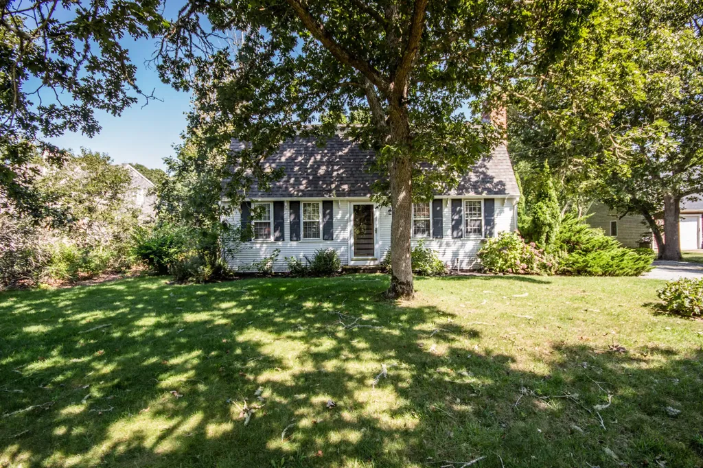 7 Vickers Street Edgartown MA 02539