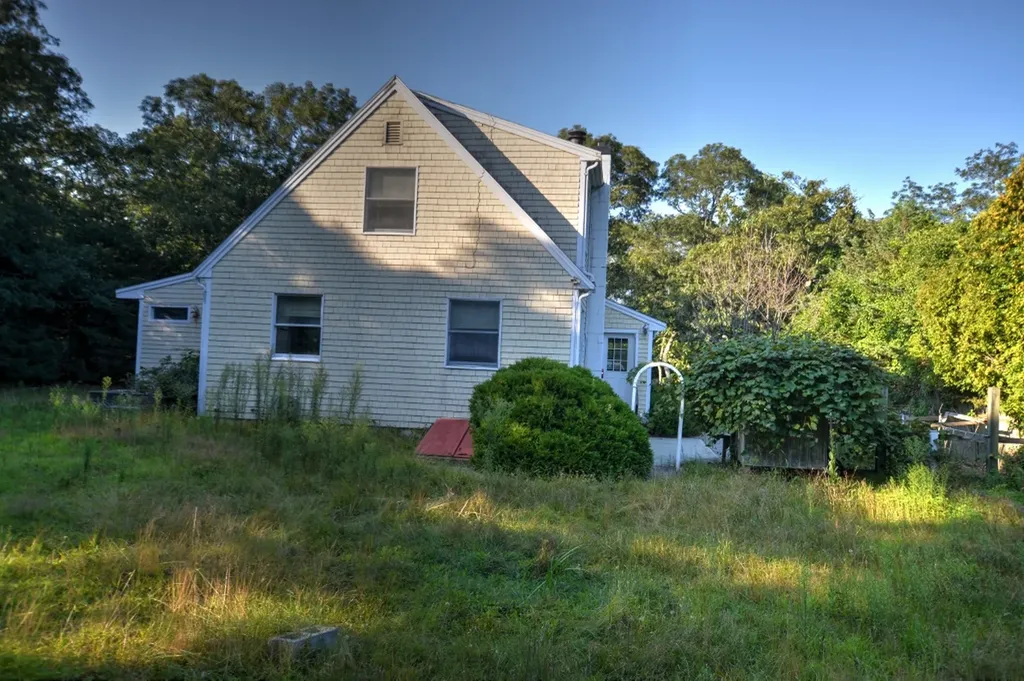 16 Bellevue Avenue Oak Bluffs MA 02557