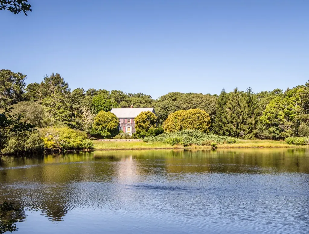 15 Jernegan Pond Road Edgartown MA 02539