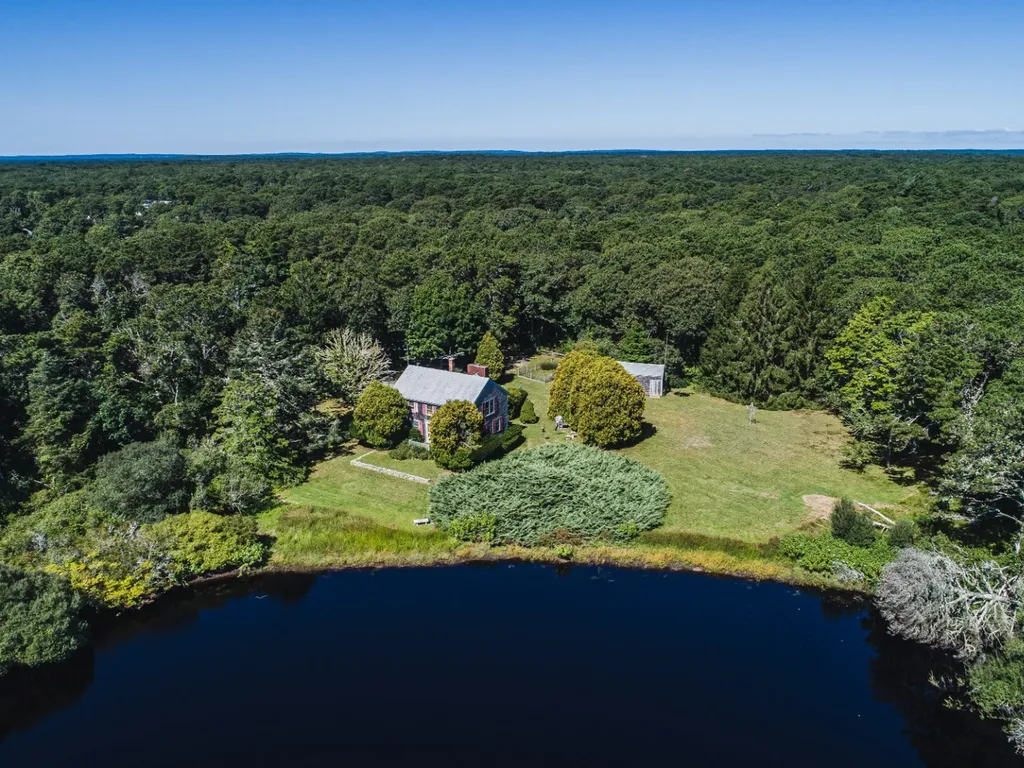 15 Jernegan Pond Road Edgartown MA 02539