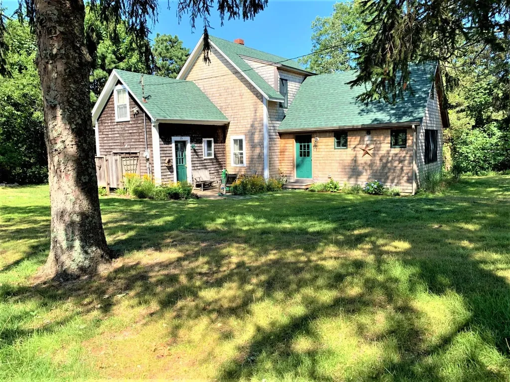 15 Cook Road Vineyard Haven MA 02568