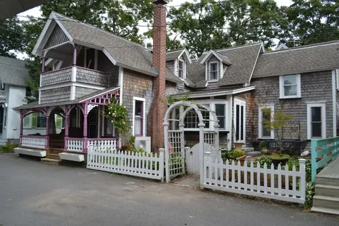 14 Commonwealth Avenue Oak Bluffs MA 02557