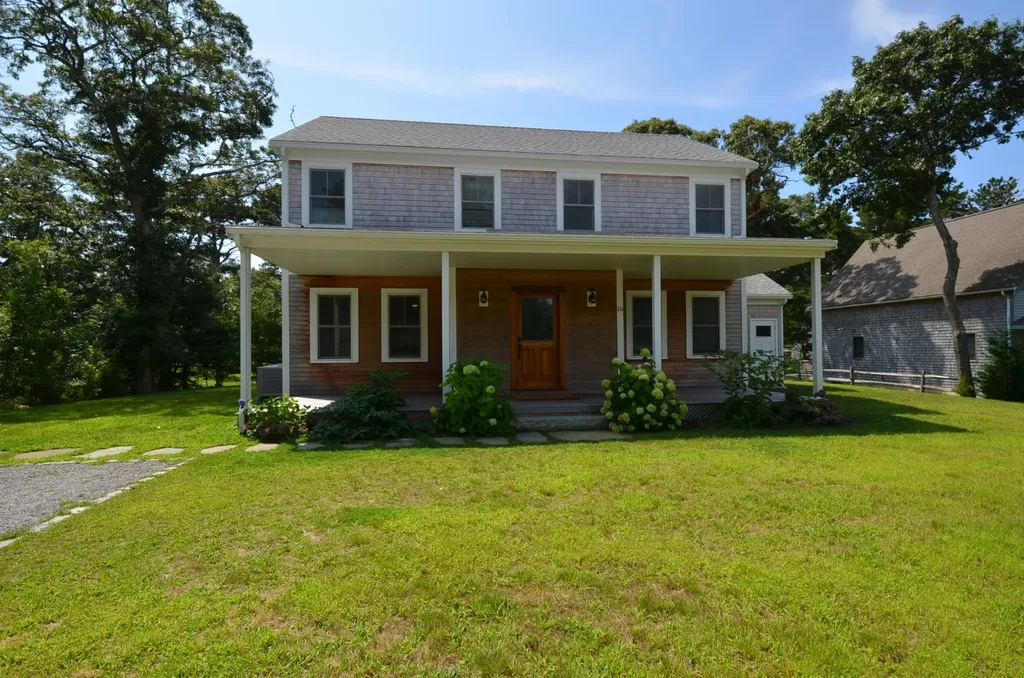 16 Prospect Avenue Oak Bluffs MA 02557