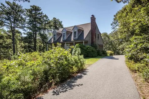 38 Meadowview Road Oak Bluffs MA 02557