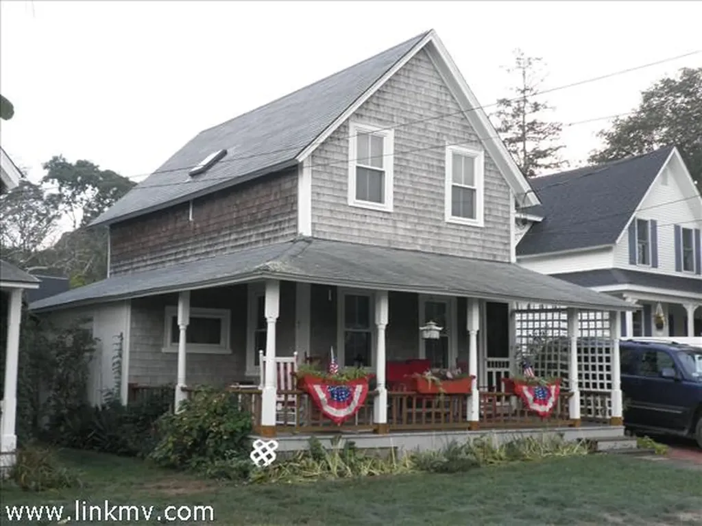 16 Spruce Avenue Oak Bluffs MA 02557