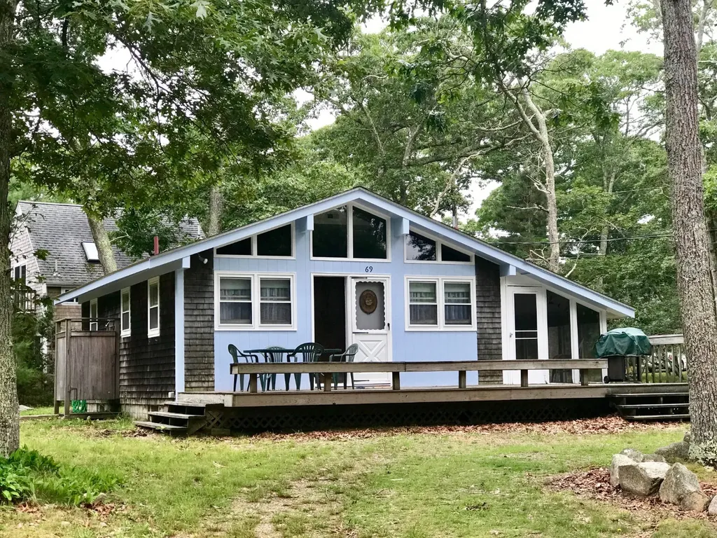 67 Lagoon Avenue Vineyard Haven MA 02568