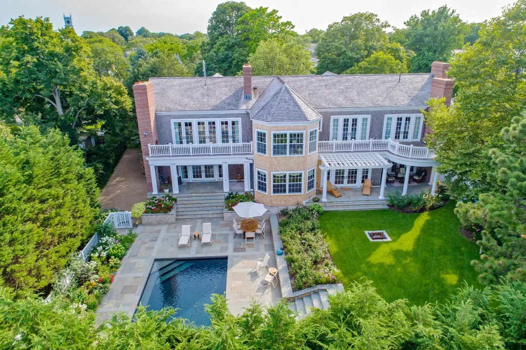 19 Pierce Lane Edgartown MA 02539