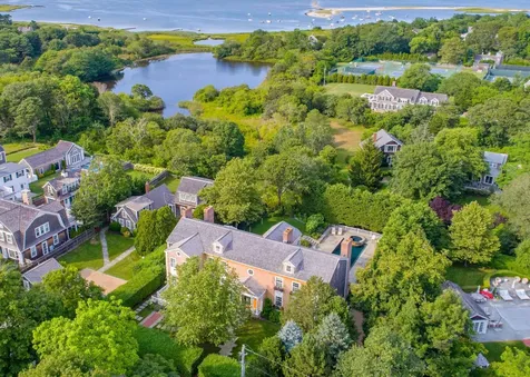 19 Pierce Lane Edgartown MA 02539