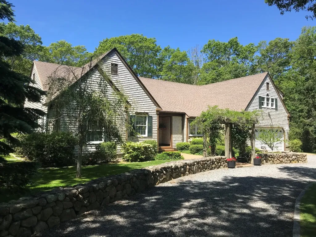 122 Mayflower Lane Vineyard Haven MA 02568