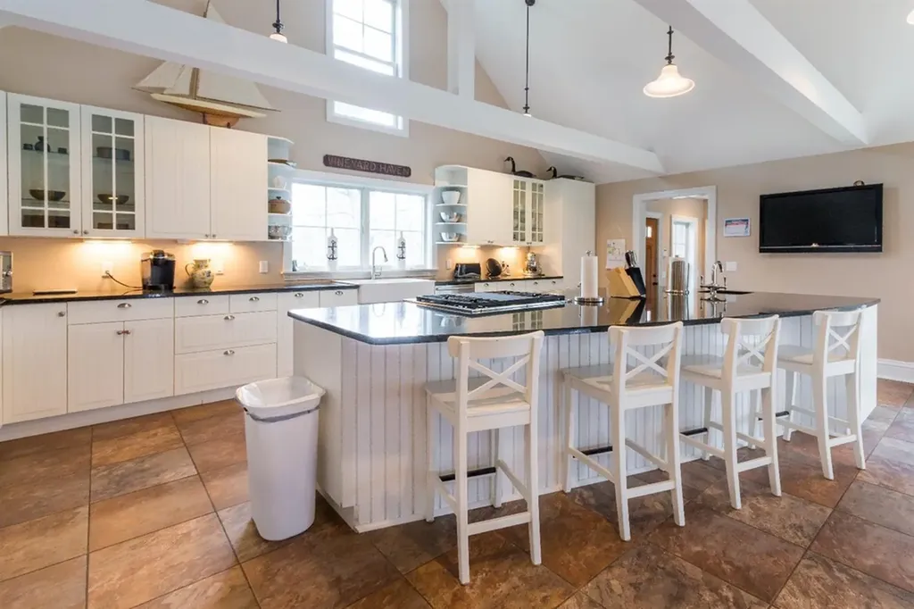 636 Franklin Street Vineyard Haven MA 02568