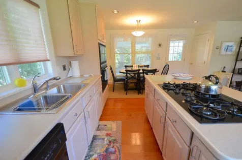 82 Summit Avenue Oak Bluffs MA 02568