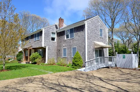 82 Summit Avenue Oak Bluffs MA 02568