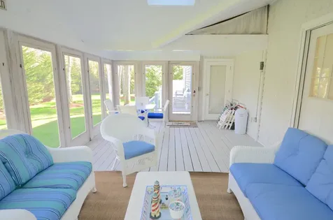82 Summit Avenue Oak Bluffs MA 02568