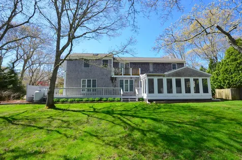 82 Summit Avenue Oak Bluffs MA 02568