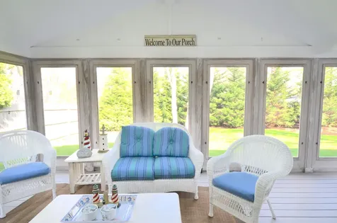 82 Summit Avenue Oak Bluffs MA 02568
