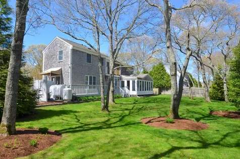 82 Summit Avenue Oak Bluffs MA 02568