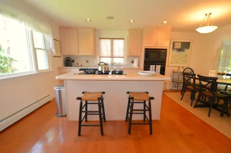 82 Summit Avenue Oak Bluffs MA 02568