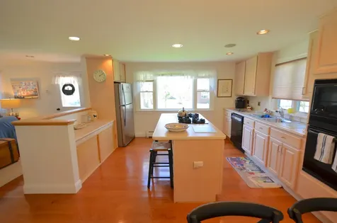 82 Summit Avenue Oak Bluffs MA 02568