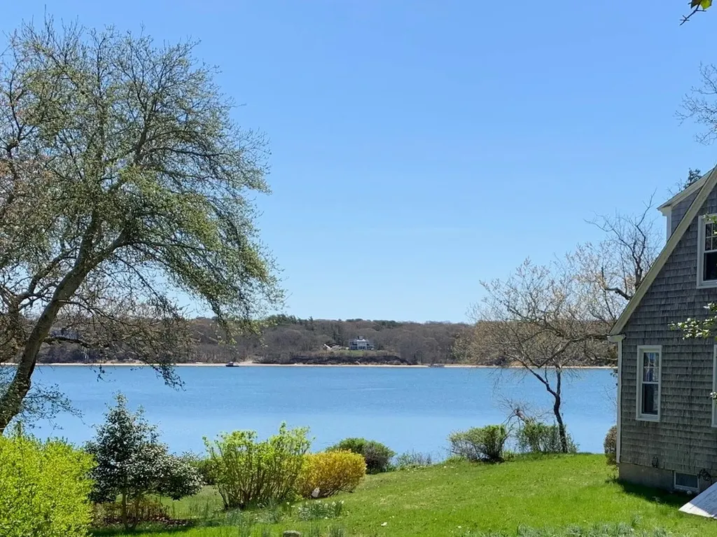 129 Hines Point Vineyard Haven MA 02568