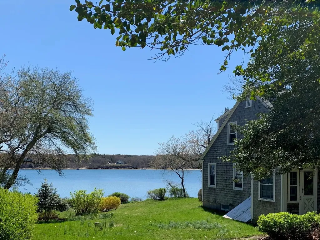 129 Hines Point Vineyard Haven MA 02568