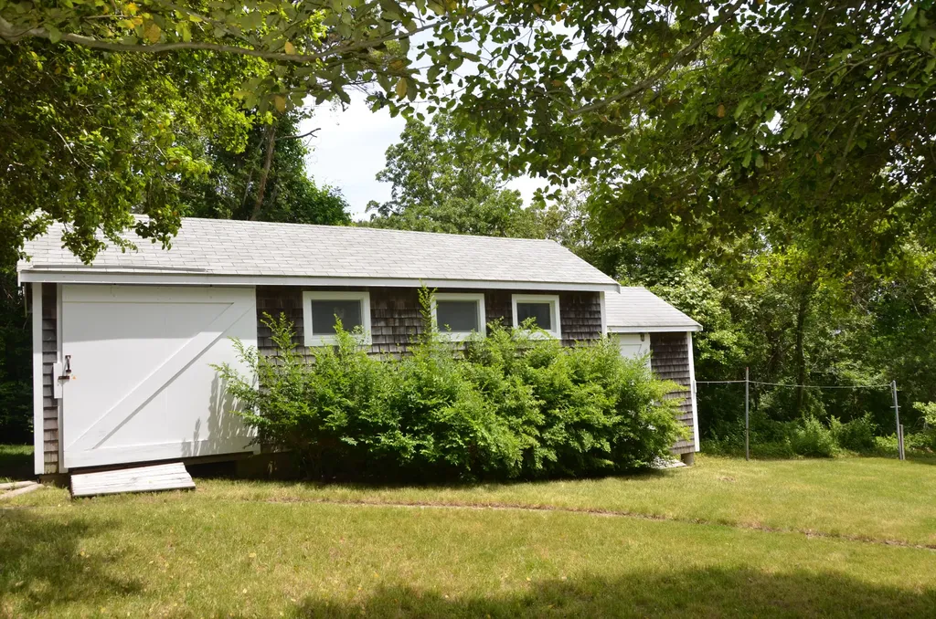 129 Hines Point Vineyard Haven MA 02568