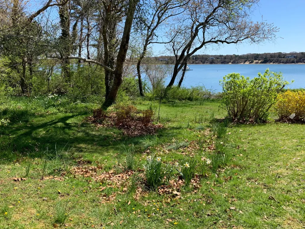 129 Hines Point Vineyard Haven MA 02568