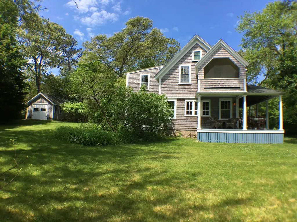 7 Grove Avenue Vineyard Haven MA 02568