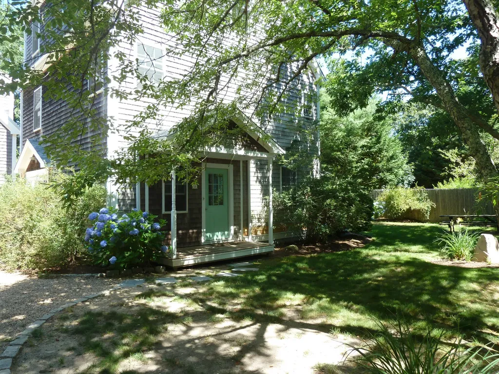 64 Tenth Street North Edgartown MA 02539