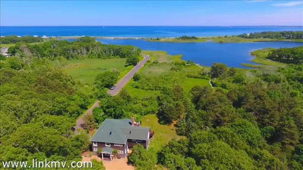 90 South Circuit Avenue Oak Bluffs MA 02557