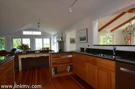90 South Circuit Avenue Oak Bluffs MA 02557