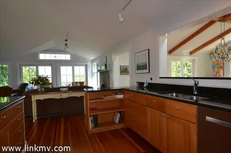 90 South Circuit Avenue Oak Bluffs MA 02557